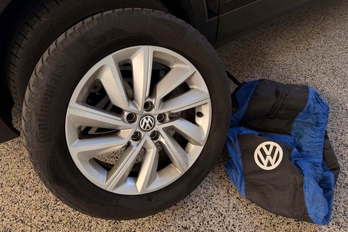 Sort VW T-Cross fra 2019