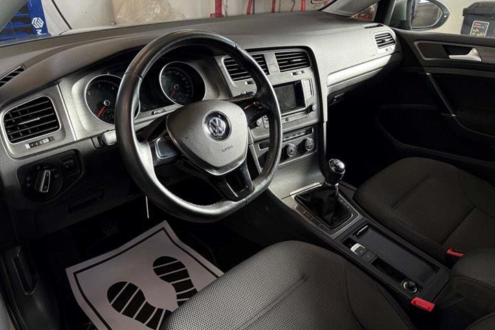 Grøn VW Golf VII fra 2013