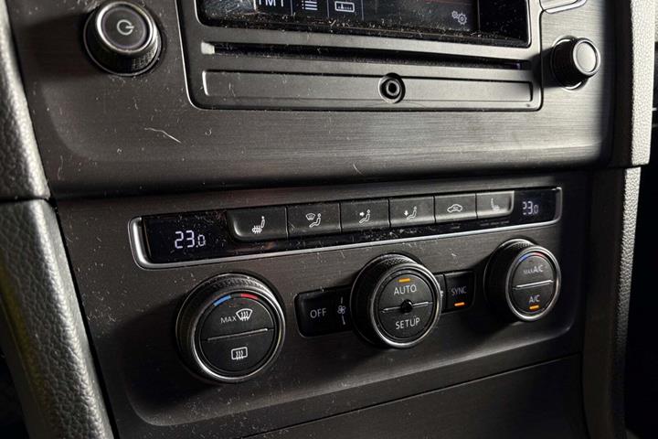 Grøn VW Golf VII fra 2013