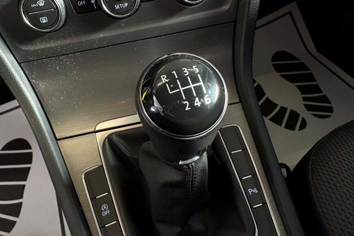 Grøn VW Golf VII fra 2013