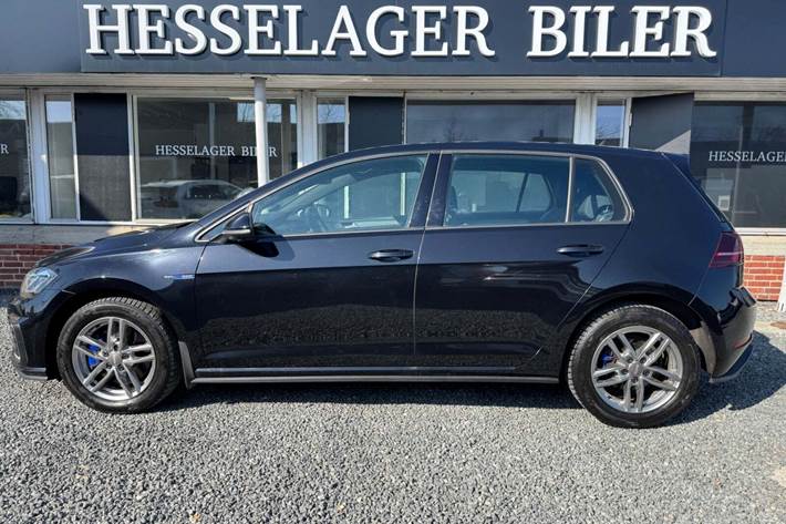 Sort VW Golf VII fra 2020