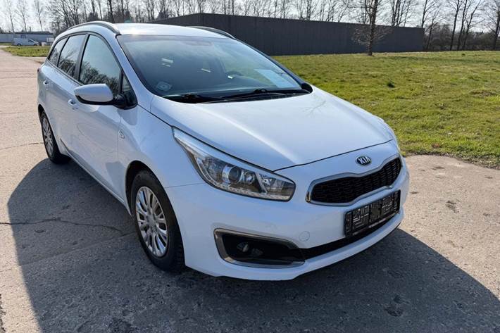 undefined Kia Ceed fra 2016 set udefra