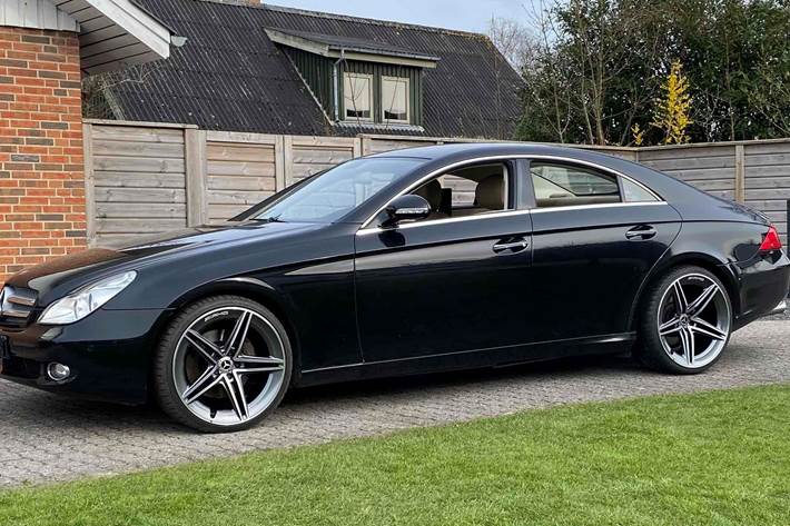 Sort Mercedes CLS500 fra 2005