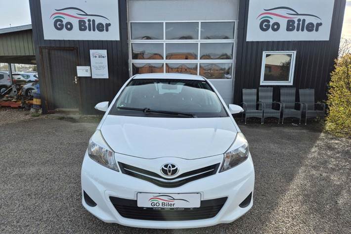 Grøn Toyota Yaris fra 2011