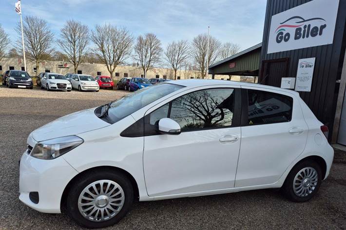 Grøn Toyota Yaris fra 2011