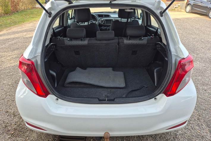 Grøn Toyota Yaris fra 2011