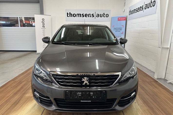 Grå Peugeot 308 fra 2018