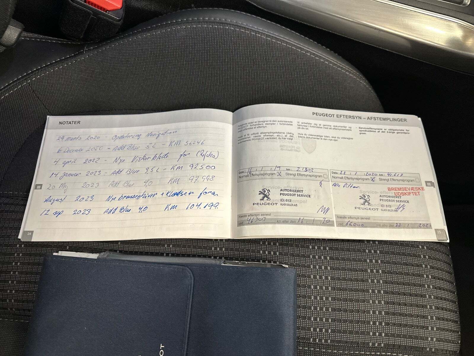 Grå Peugeot 308 fra 2018