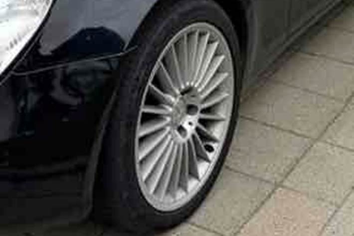 Sort Mercedes CLS500 fra 2005