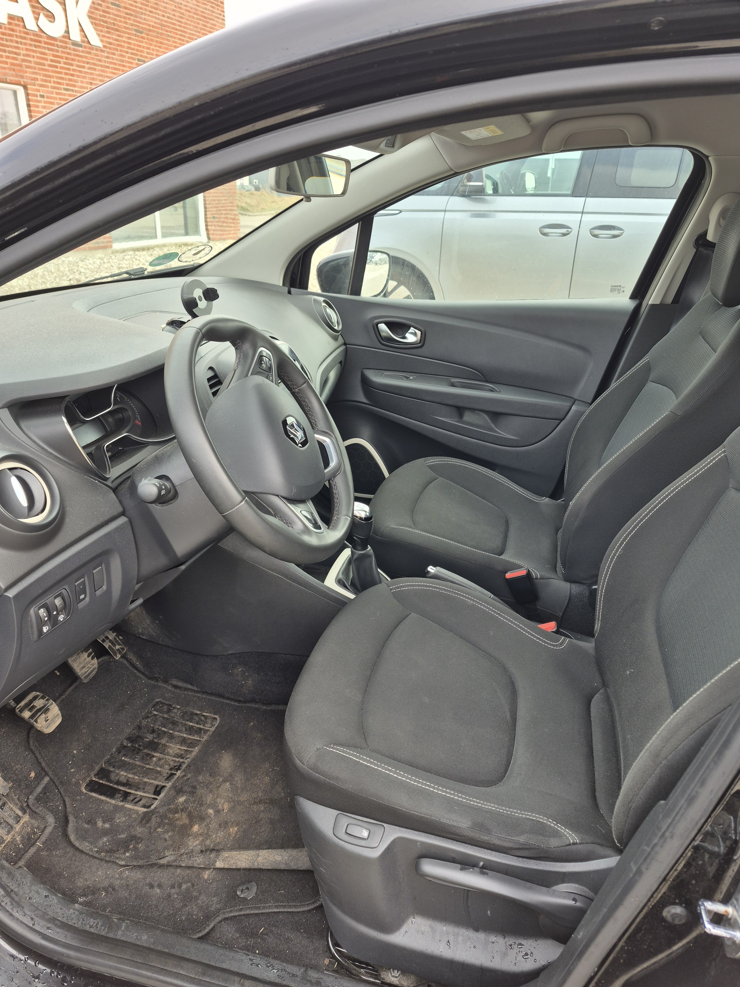 Sort Renault Captur fra 2017