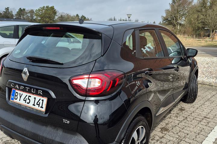 Sort Renault Captur fra 2017