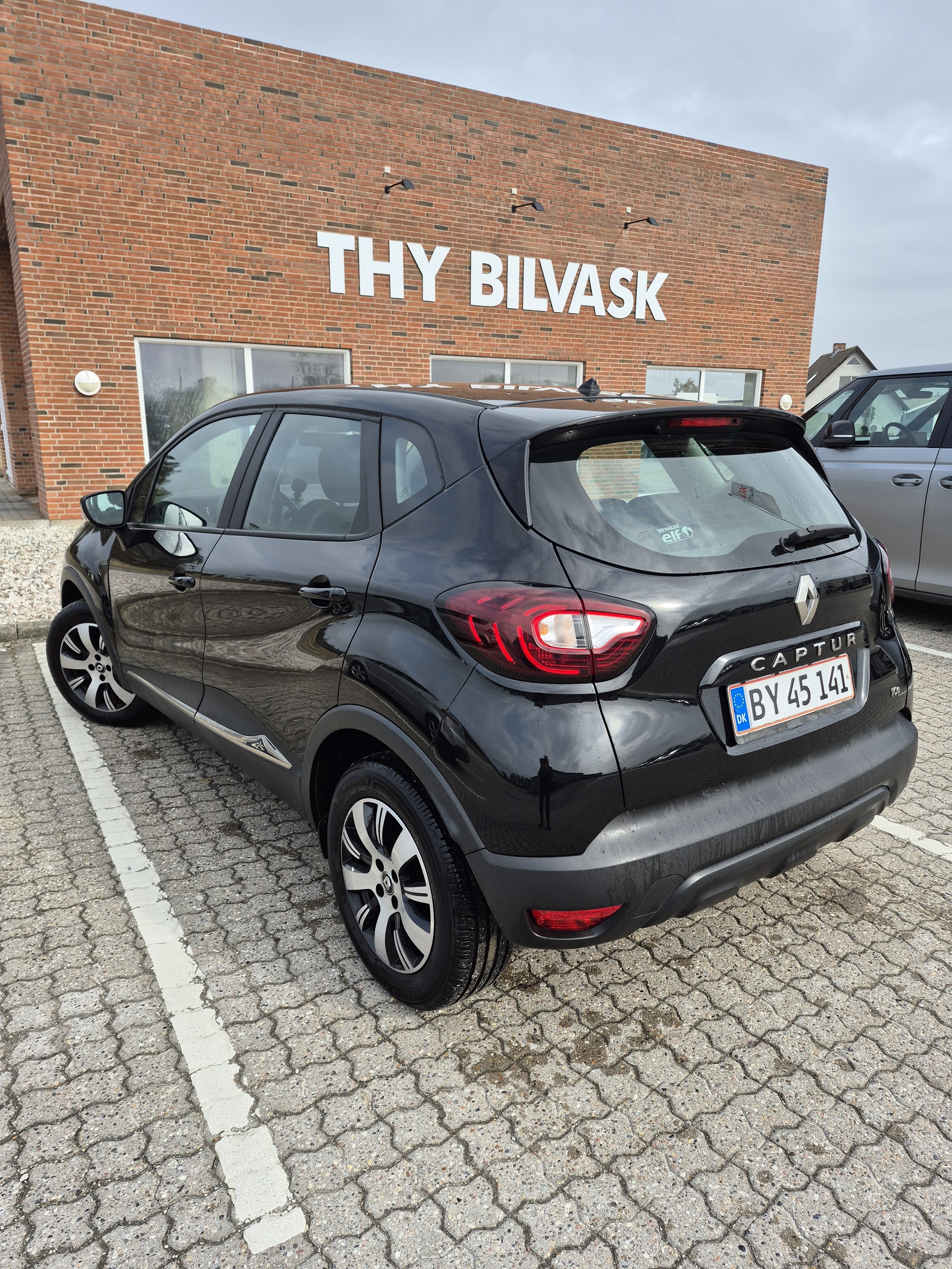 Sort Renault Captur fra 2017