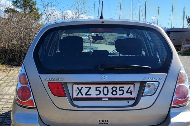 Guld Suzuki Liana fra 2006