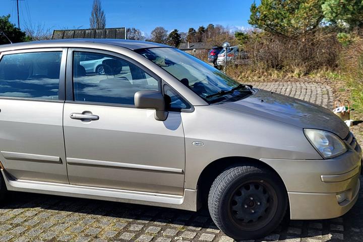 Guld Suzuki Liana fra 2006