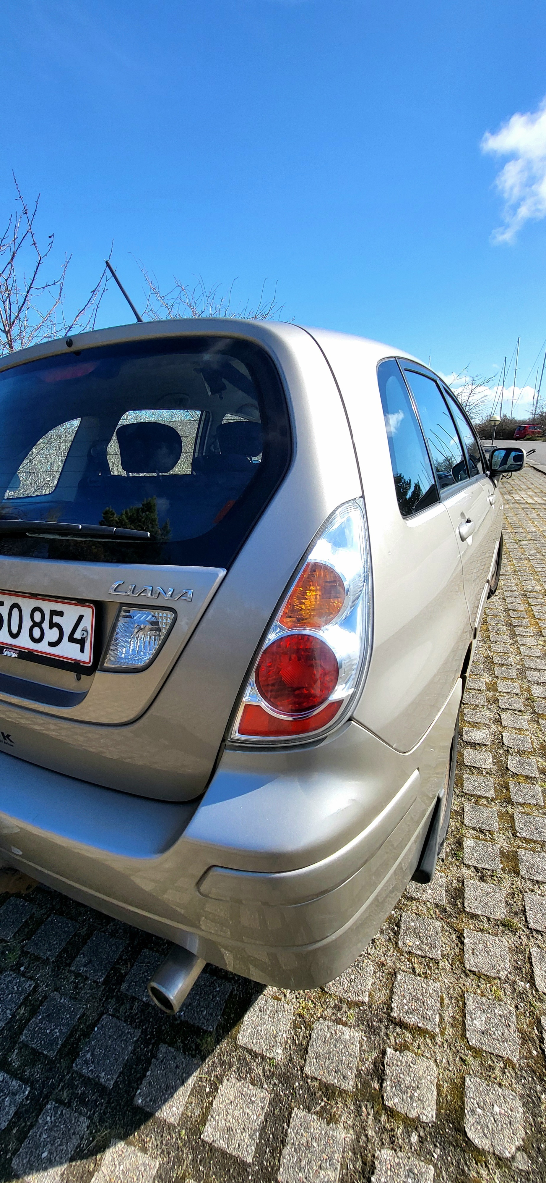 Suzuki Liana 1,6 L