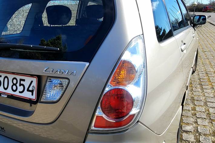 Guld Suzuki Liana fra 2006