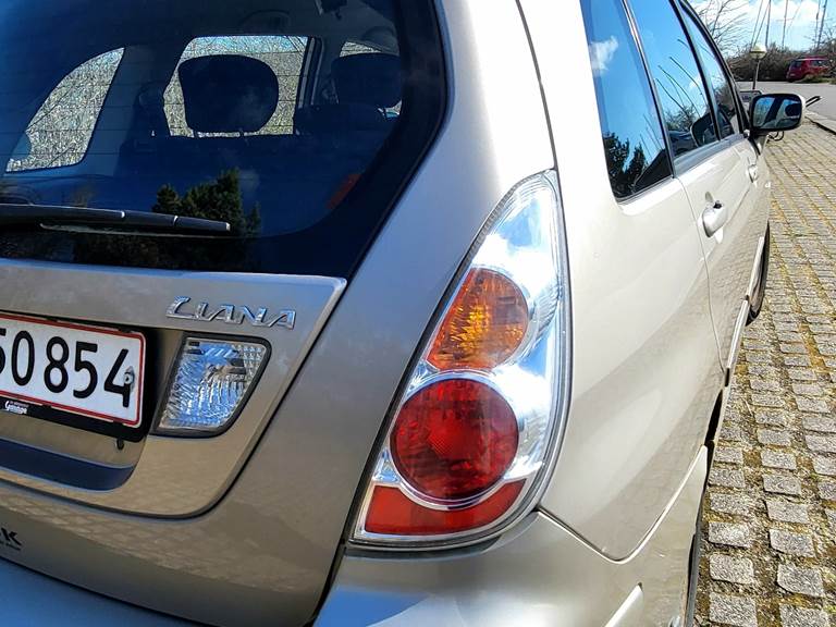 Suzuki Liana 1,6 L