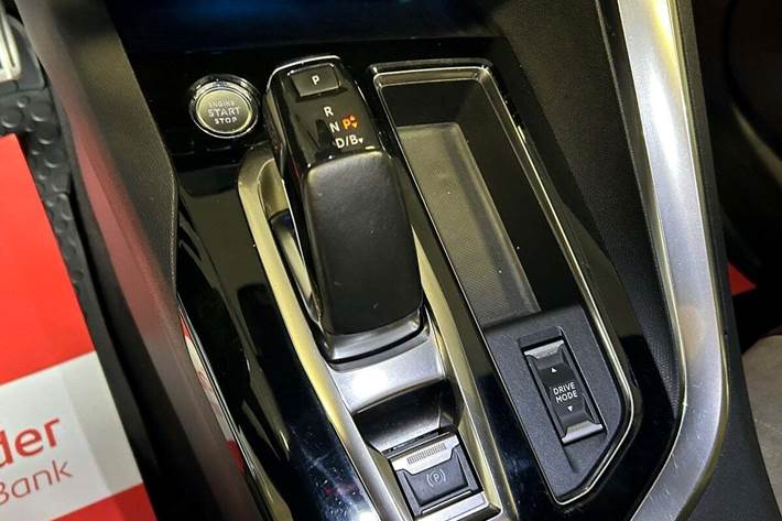 Hvid Peugeot 3008 fra 2020