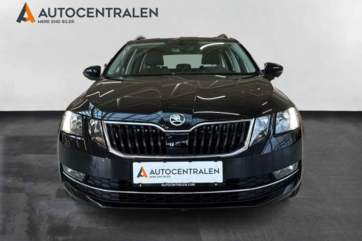 Sort Skoda Octavia fra 2020