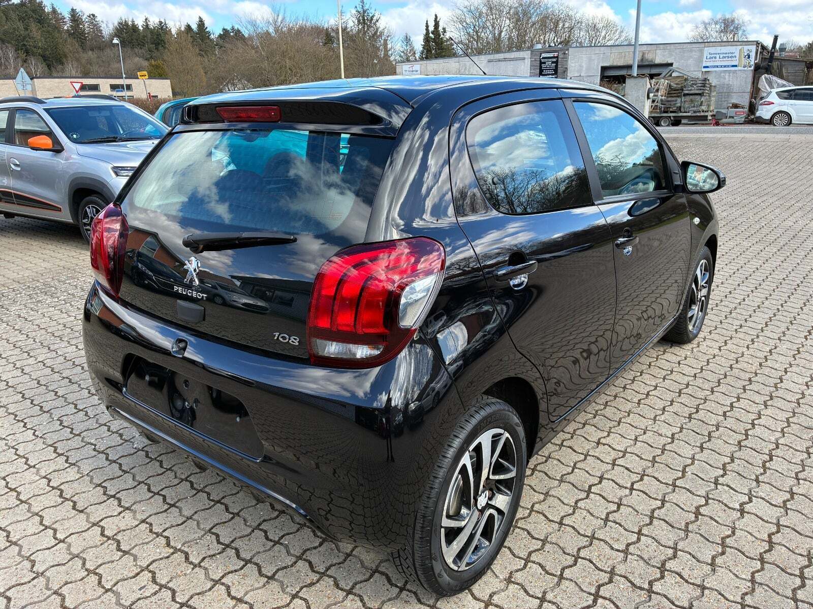 Sort Peugeot 108 fra 2016