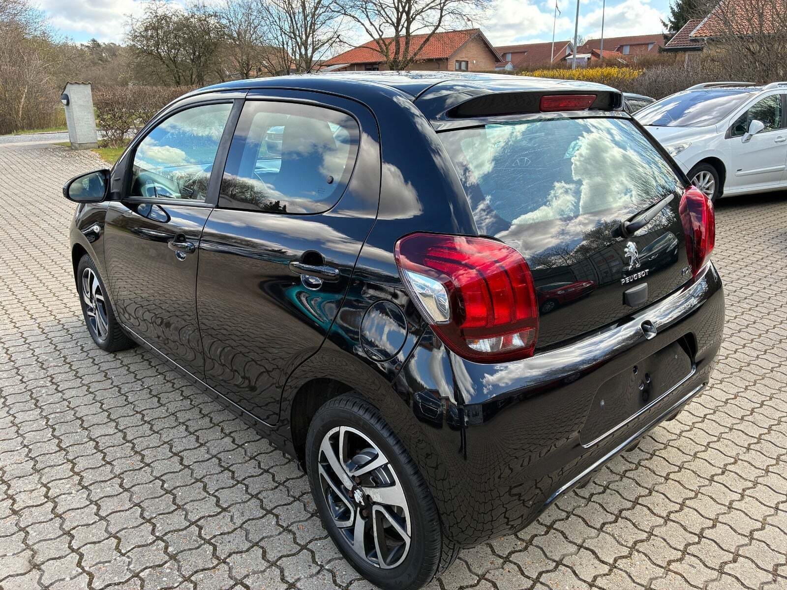 Sort Peugeot 108 fra 2016