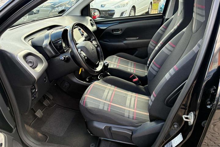 Sort Peugeot 108 fra 2016