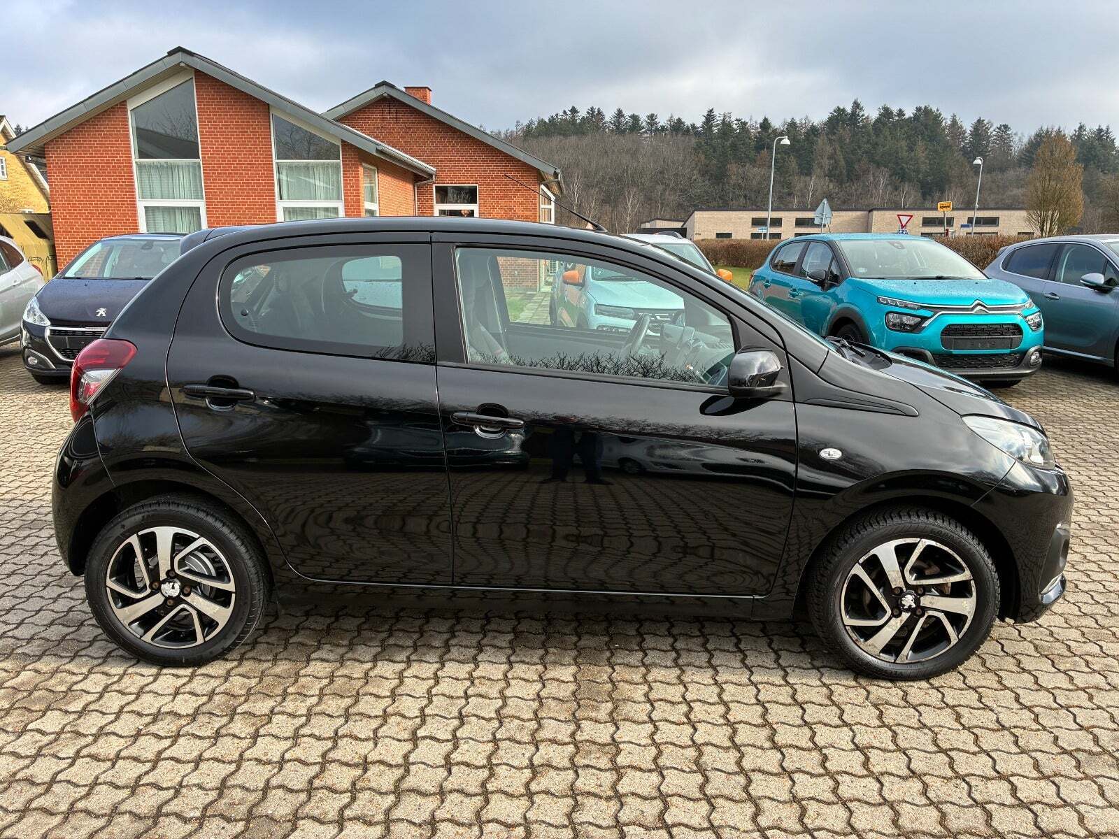 Sort Peugeot 108 fra 2016