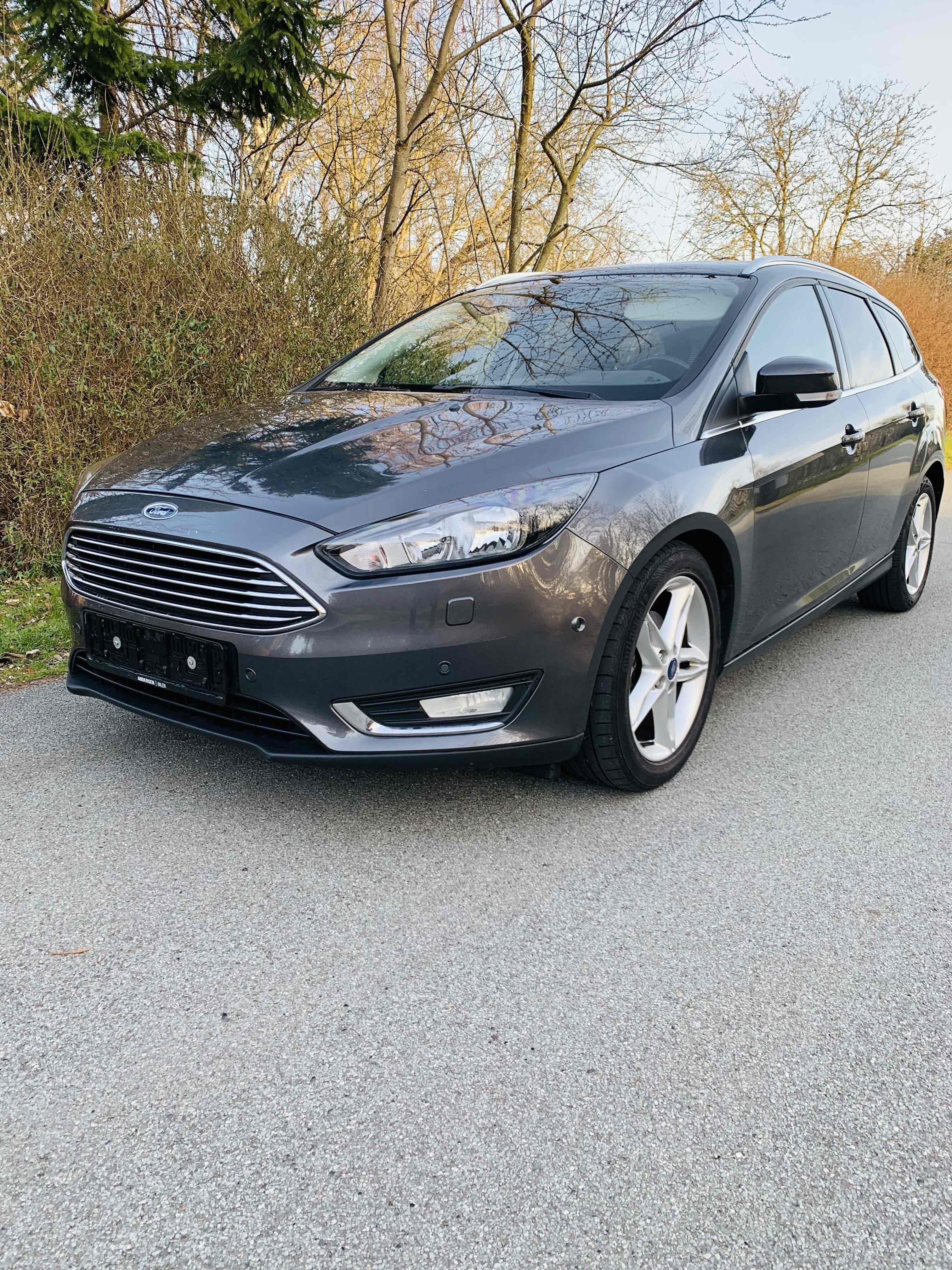 Grå Ford Focus fra 2016