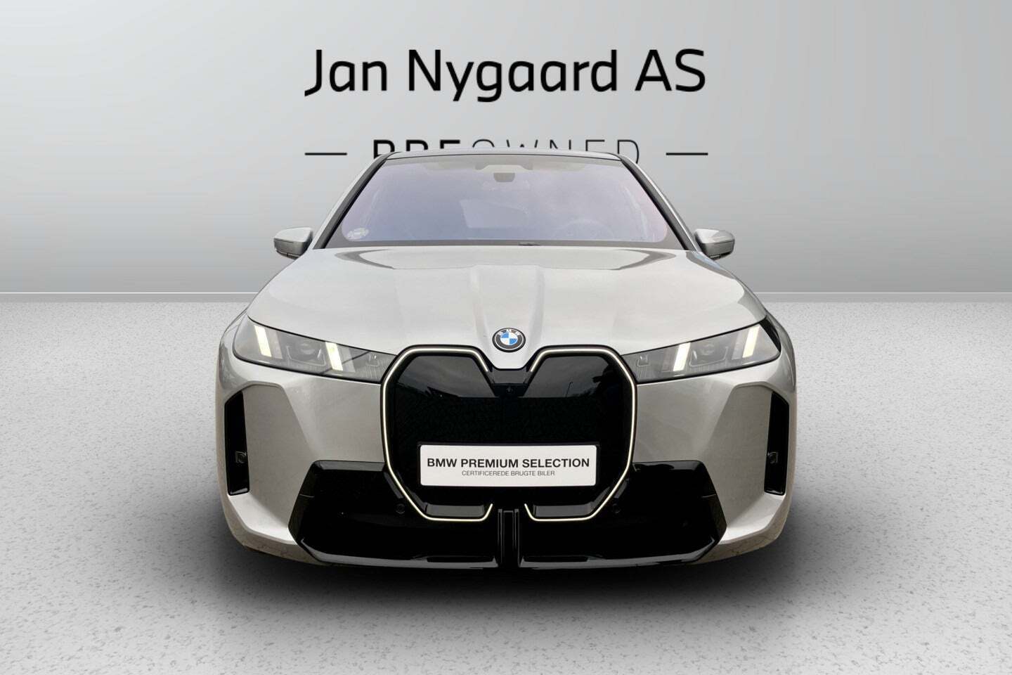 BMW iX xDrive60 Fully Charged