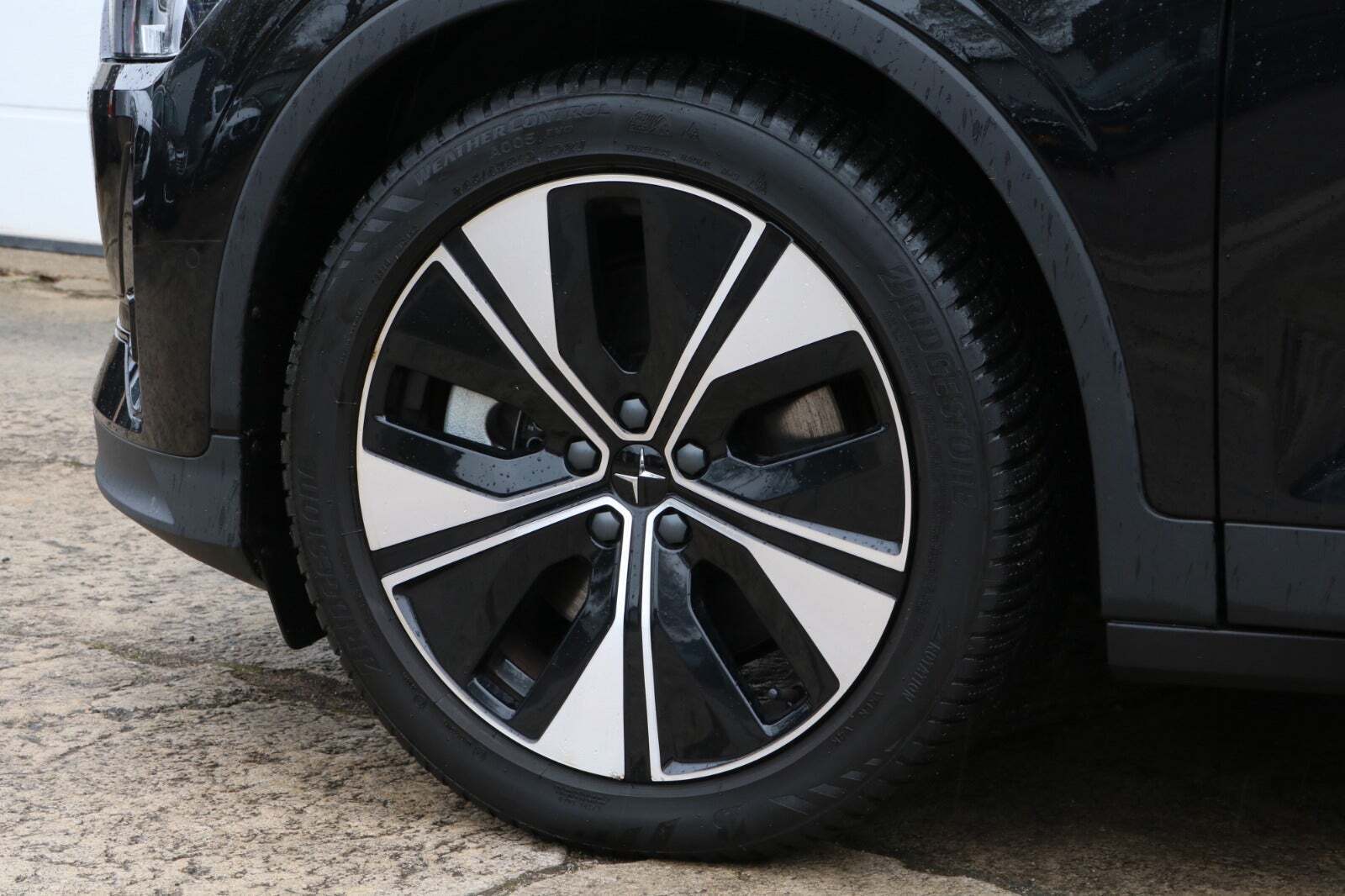 Sort Polestar 2 fra 2023