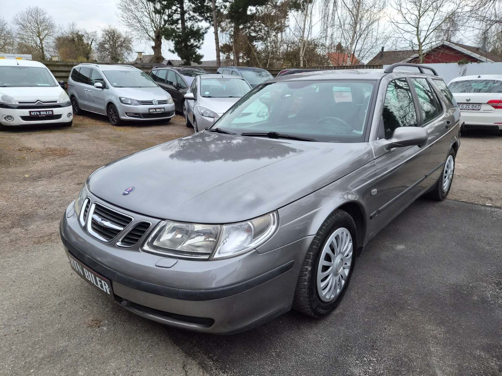 Grøn Saab 9-5 fra 2004