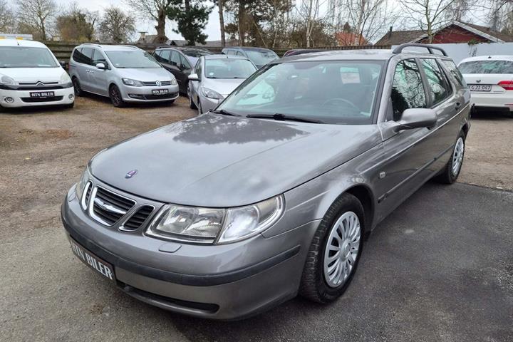Grøn Saab 9-5 fra 2004