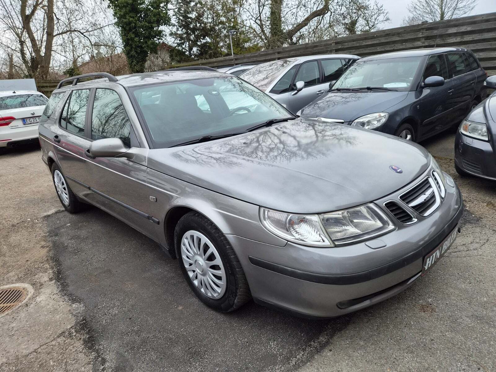 Grøn Saab 9-5 fra 2004