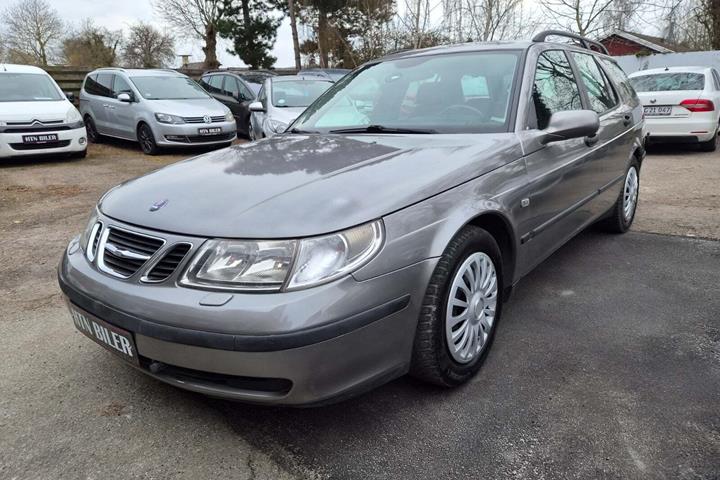 Grøn Saab 9-5 fra 2004
