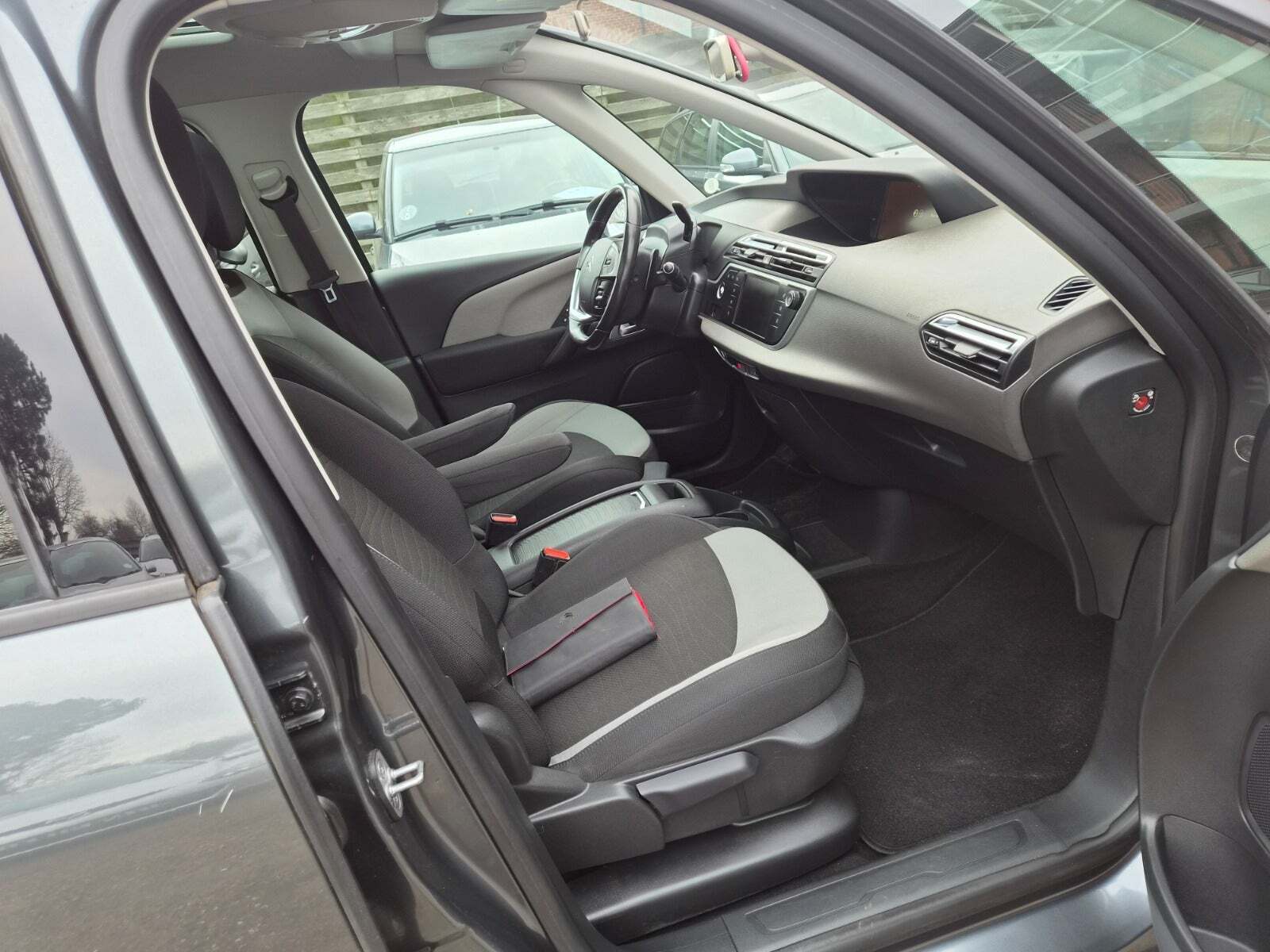 Grå Citroën Grand C4 Picasso fra 2013