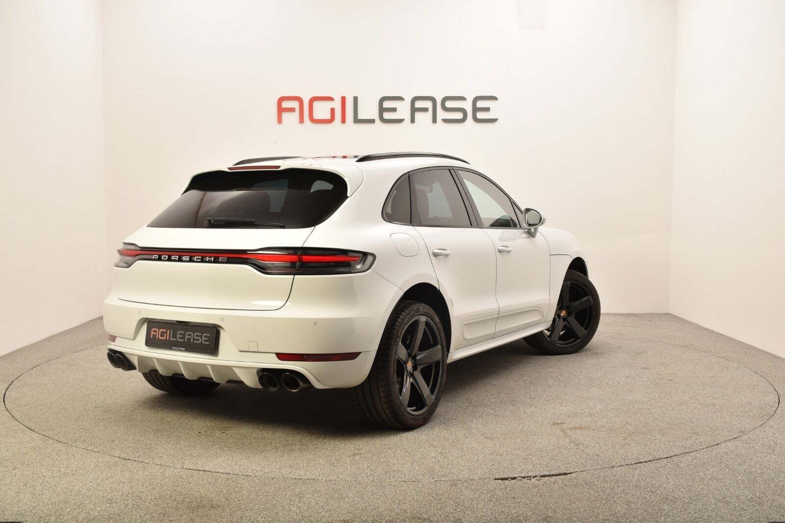 Hvid Porsche Macan S fra 2019