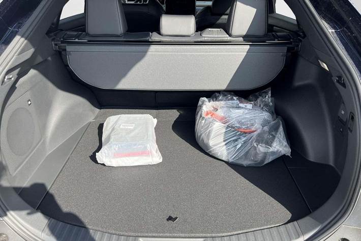 Grå Toyota BZ4X fra 2025