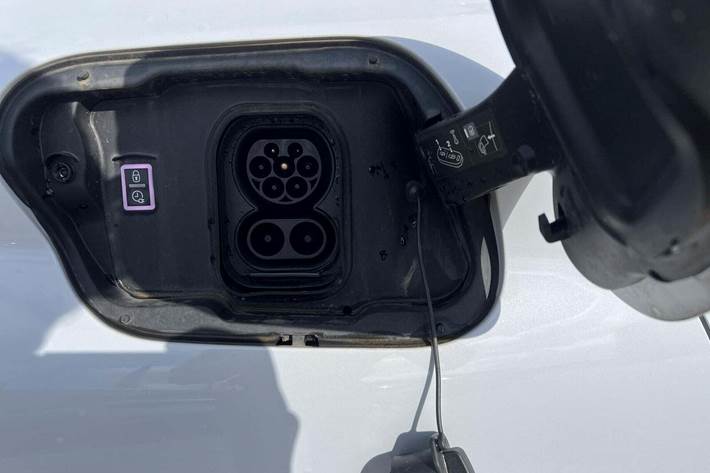 Hvid Peugeot E-308 fra 2024