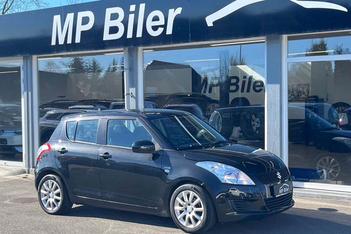 Sort Suzuki Swift fra 2012 set udefra