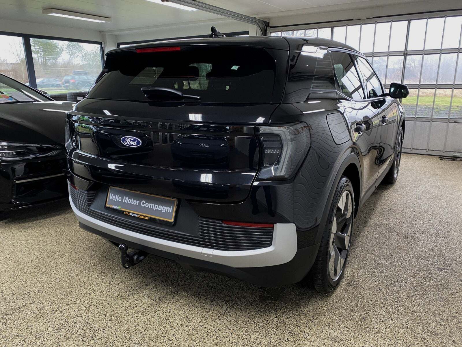 Ford Explorer 77 Premium Extended Range