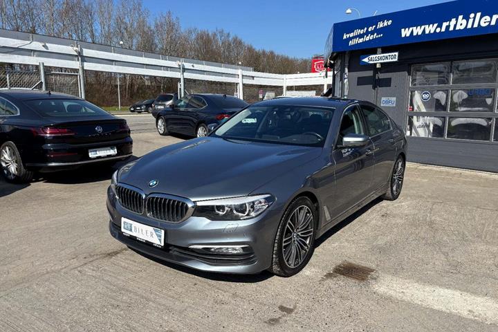 Hvid BMW 520d fra 2018 set udefra