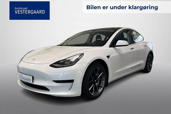 Hvid Tesla Model 3 fra 2021