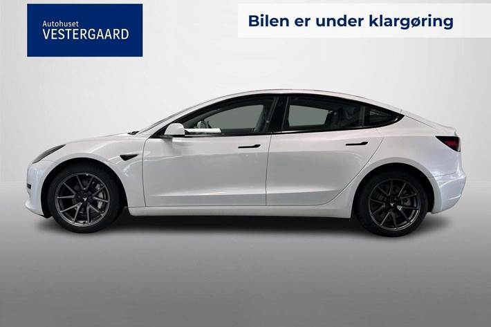 Hvid Tesla Model 3 fra 2021