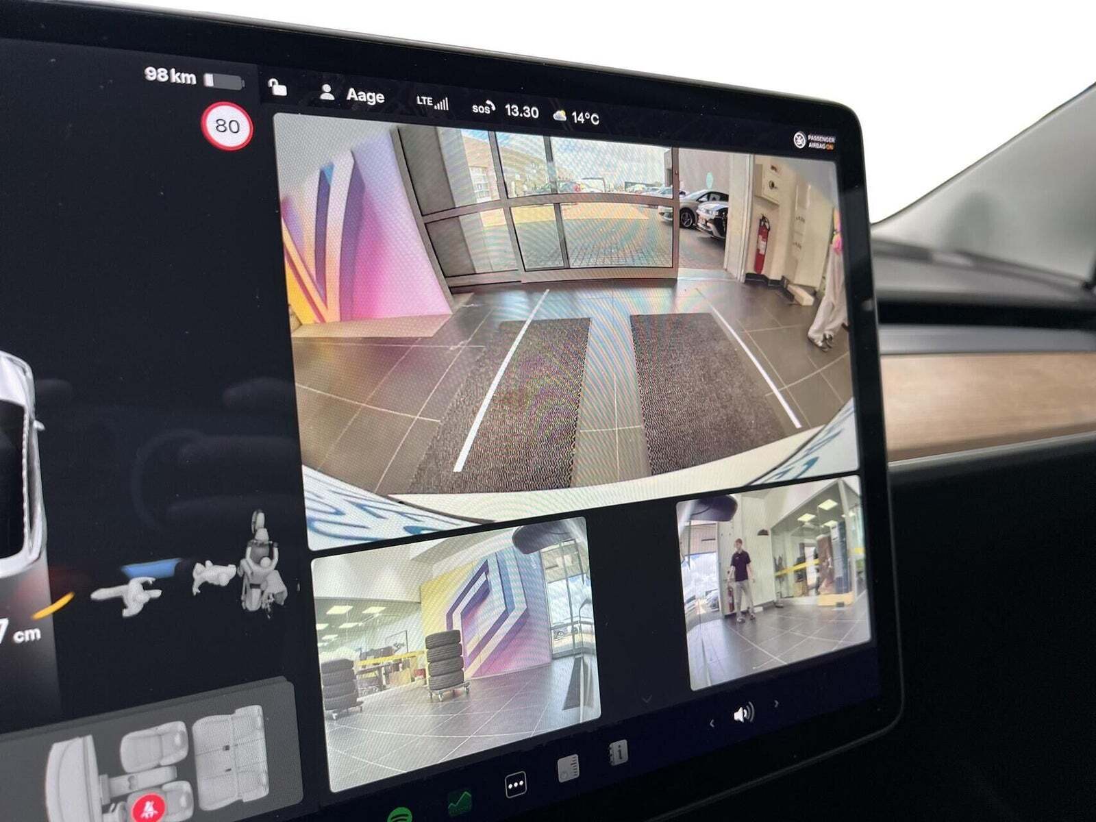 Hvid Tesla Model 3 fra 2021