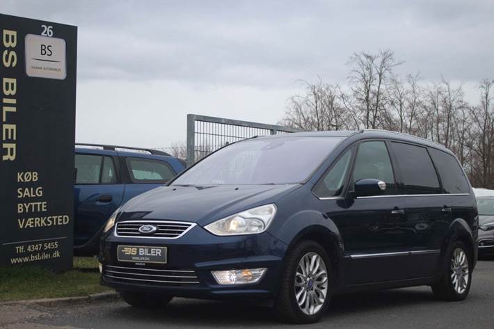 Blå Ford Galaxy fra 2012