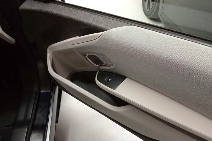 Blå BMW i3 fra 2021