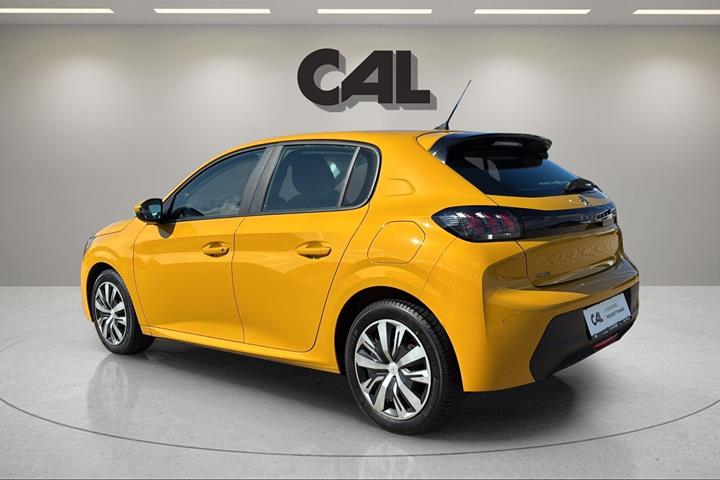Gul Peugeot 208 fra 2020