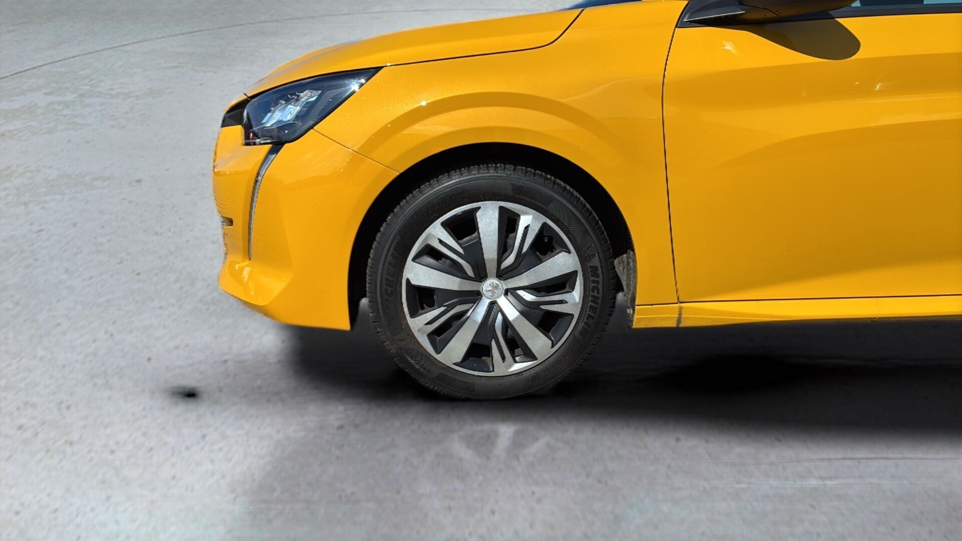 Gul Peugeot 208 fra 2020