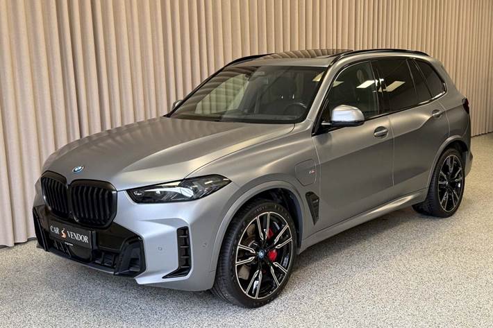 Grå BMW X5 fra 2023
