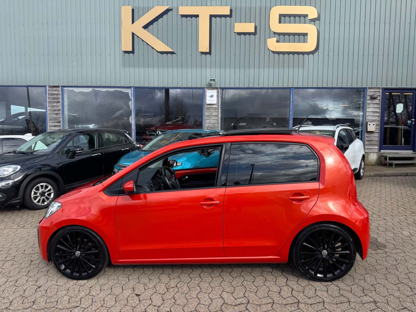 Orange VW UP! fra 2017